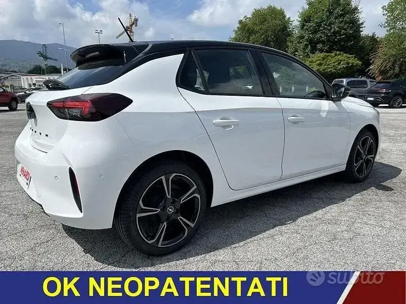 Usata Opel Corsa 101 CV (74 kW) 2024 Bianco Utilitaria
