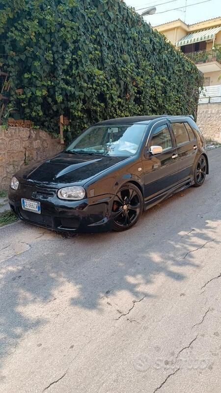 Nero Usata 2003 VW Golf IV Coupé | 3500 € (Buon prezzo) - Immagine 1/4