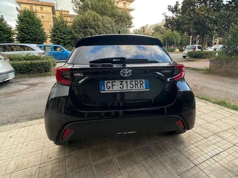 Usata Toyota Yaris Hybrid Trend 92 CV (67 kW) 2021 Nero Berlina
