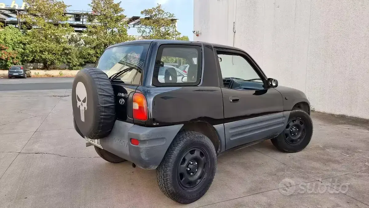 Usata Toyota RAV4 128 CV (94 kW) 1996 Nero SUV