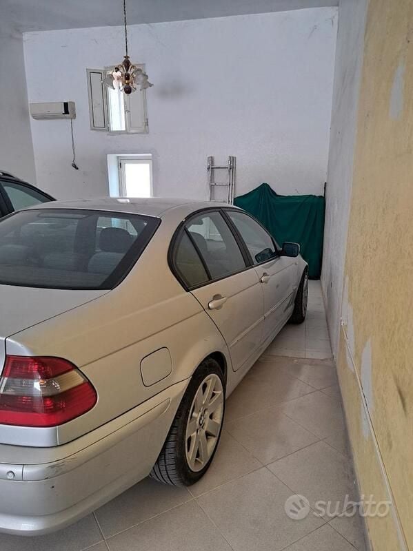 Grigio Usata 2004 BMW 320 Tre volumi | 2900 € - Immagine 1/4