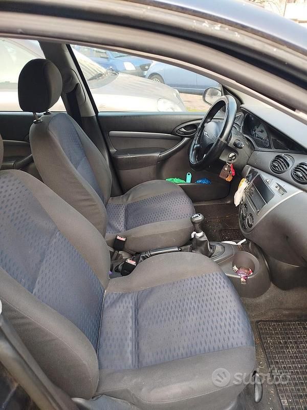 Usata Ford Focus Zetec 2000 Blu Station wagon