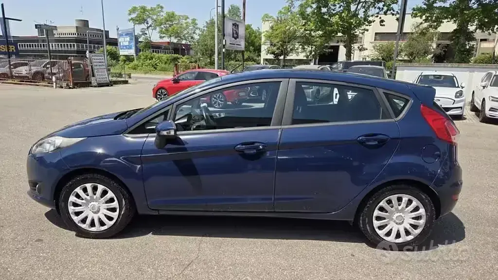 Usado Ford Fiesta 60 HP (44 kW) 2013 Azul Sedan