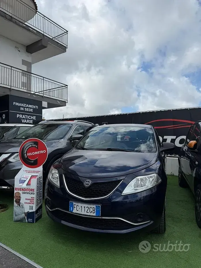 Usata Lancia Ypsilon Gold 69 CV (50 kW) 2016 Blu Utilitaria