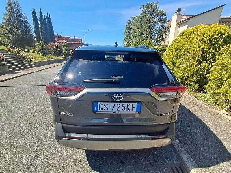 Usata Toyota RAV4 Hybrid Active 178 CV (130 kW) 2024 Grigio SUV