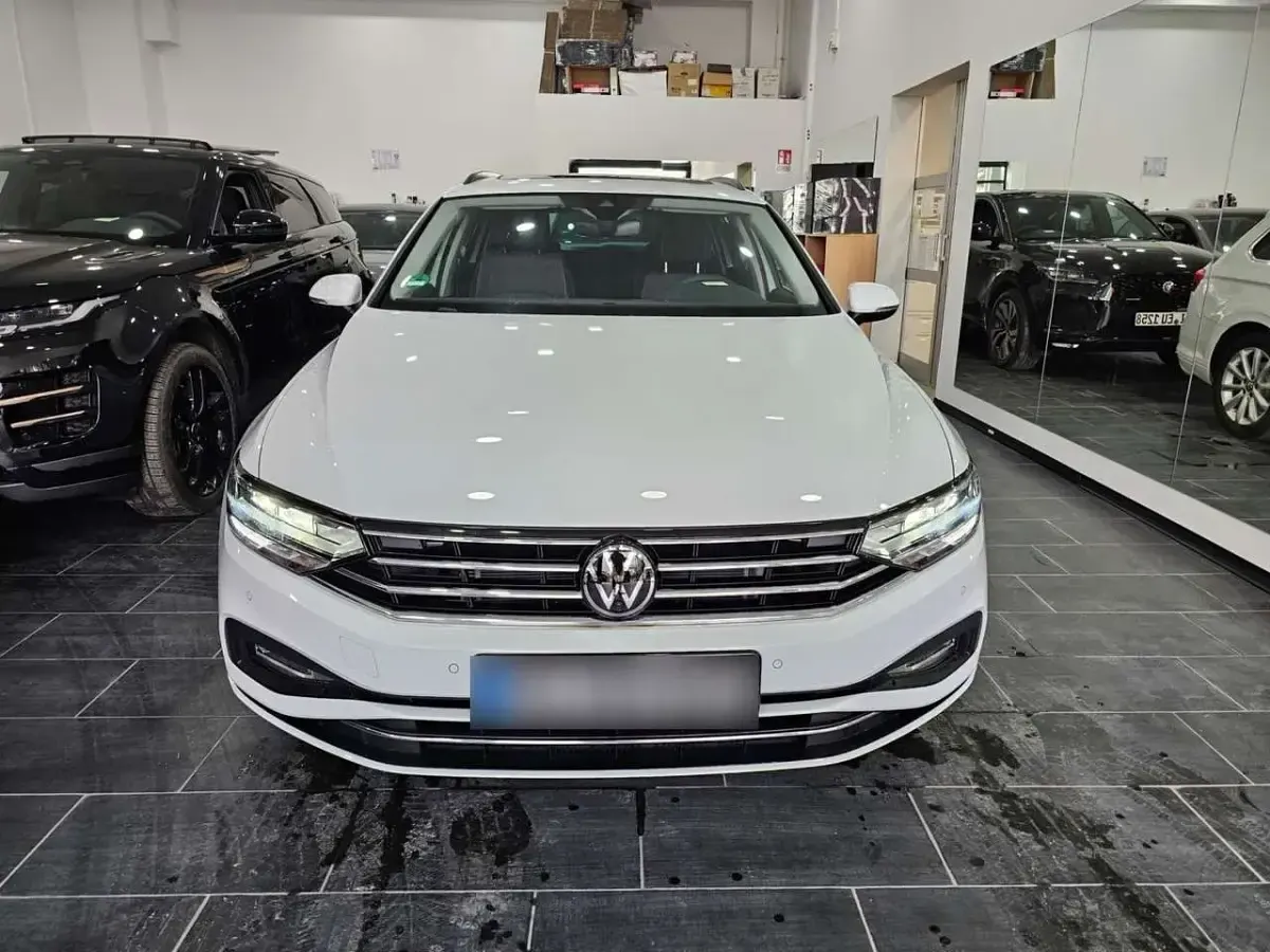 Usata VW Passat S 150 CV (110 kW) 2023 Bianco Station wagon