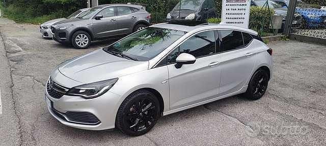 Argento Usata 2018 Opel Astra OPC Tre volumi | 7400 € (Buon prezzo) - Immagine 1/4