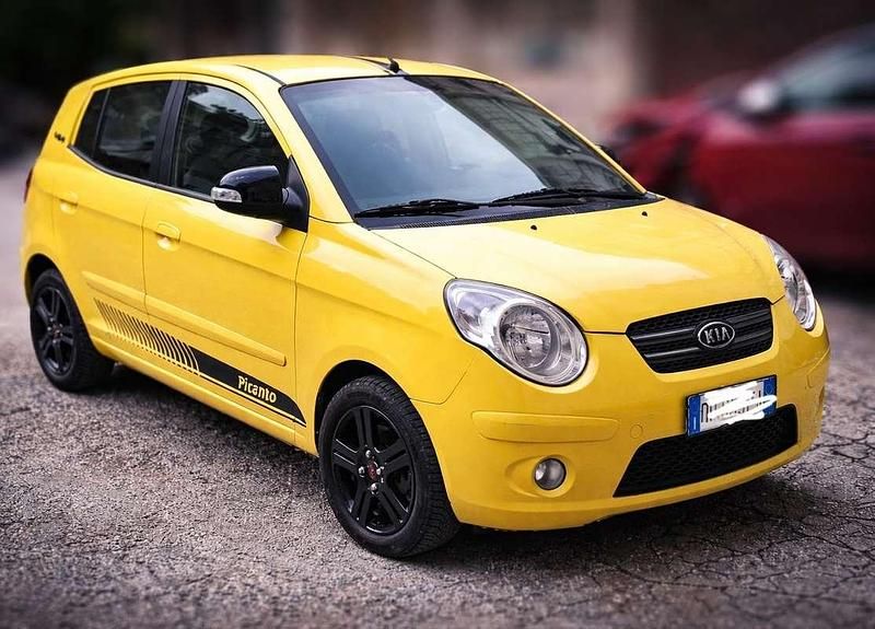 Usata Kia Picanto 65 CV (47 kW) 2009 Giallo Utilitaria