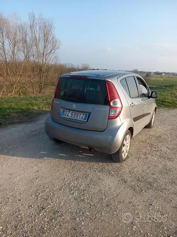 Usata Suzuki Splash 70 CV (51 kW) 2010 Grigio Utilitaria