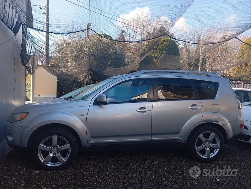 Usata Mitsubishi Outlander Instyle 140 CV (102 kW) 2007 Grigio SUV