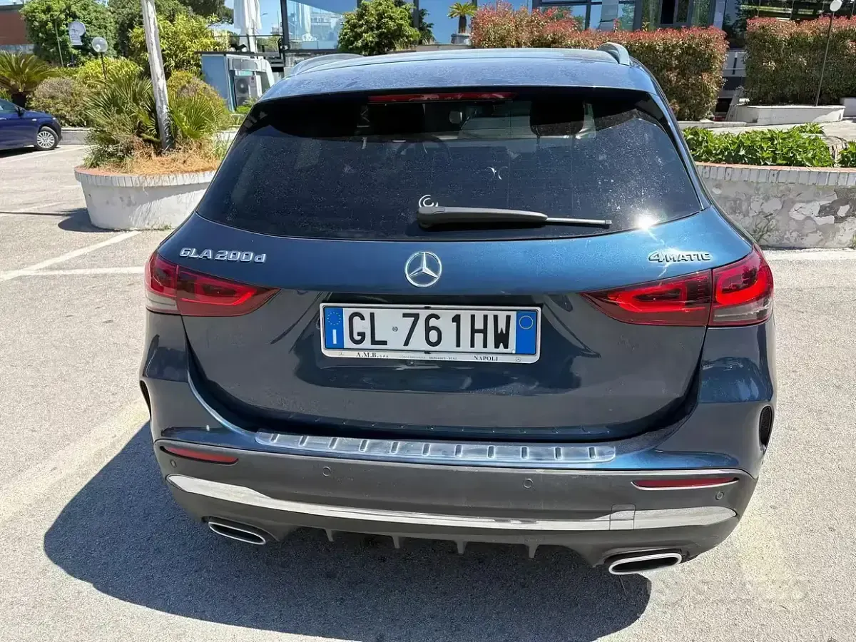 Usata Mercedes GLA200 AMG line 150 CV (110 kW) 2022 Blu SUV