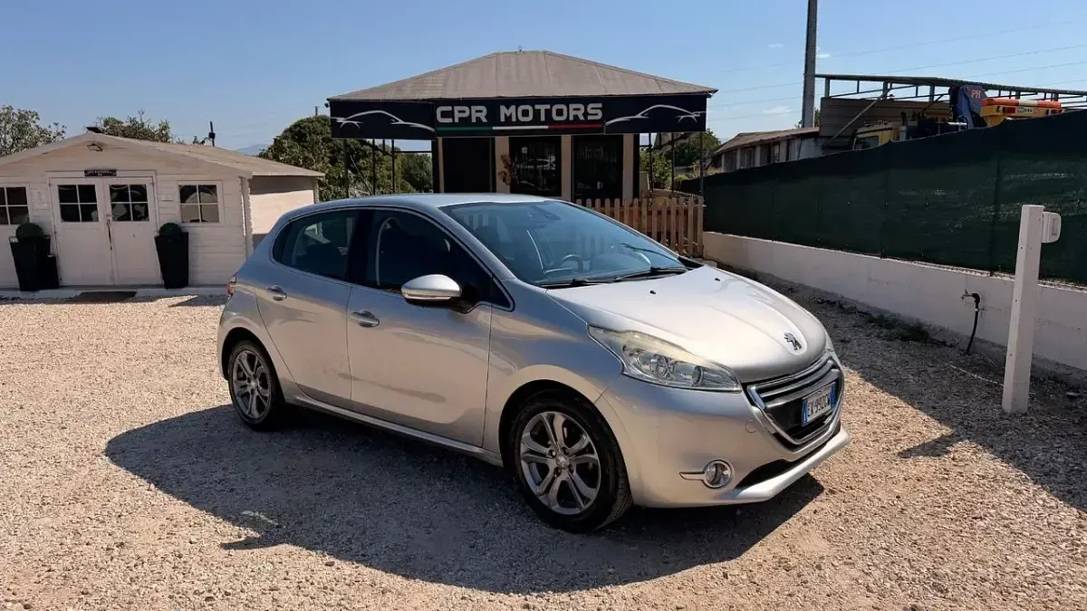 Usata Peugeot 208 Active 82 CV (60 kW) 2015 Argento Utilitaria