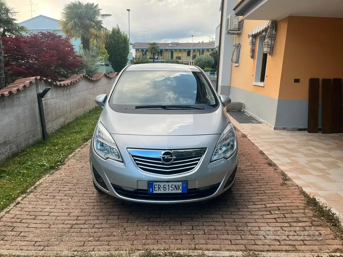 Usata Opel Meriva Cosmo 110 CV (80 kW) 2013 Grigio Monovolume