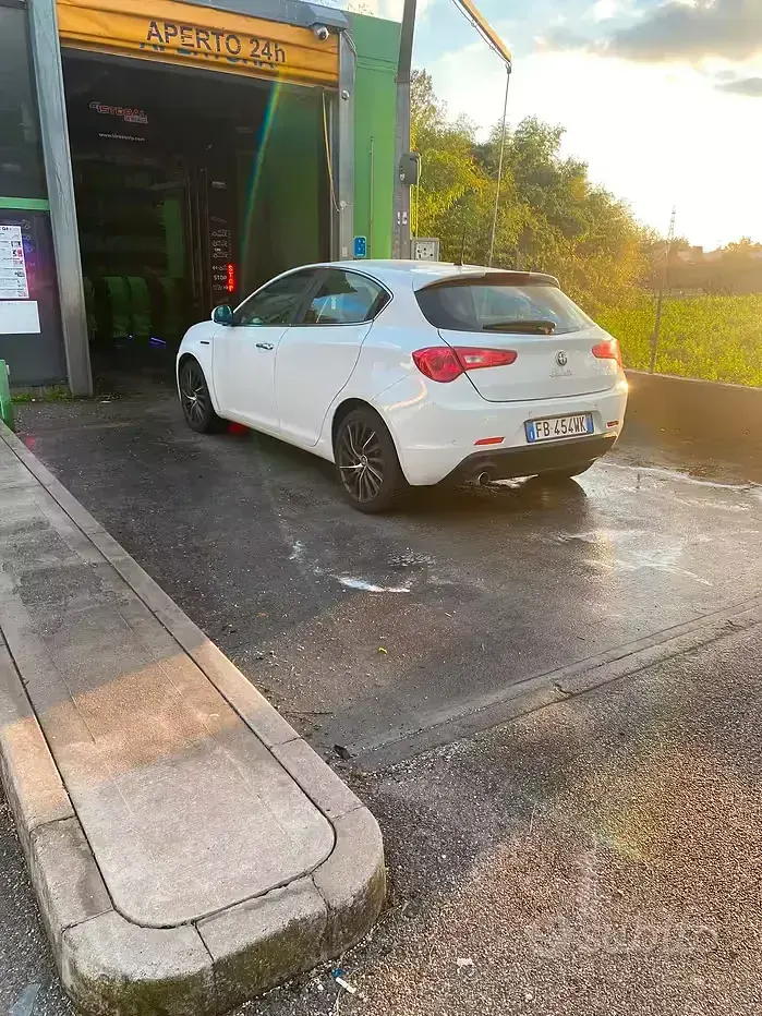 Usata Alfa Romeo Giulietta 105 CV (77 kW) 2016 Bianco Utilitaria