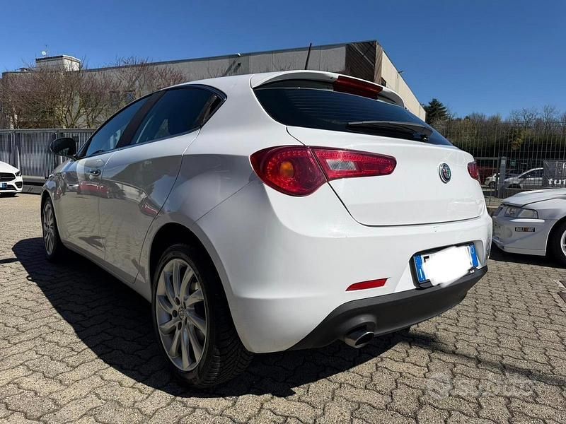 Usata Alfa Romeo Giulietta Super 120 CV (88 kW) 2016 Bianco Utilitaria