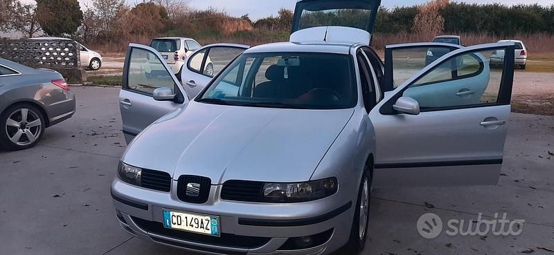 Usata Seat Leon Stella 110 CV (80 kW) 2002 Grigio Utilitaria