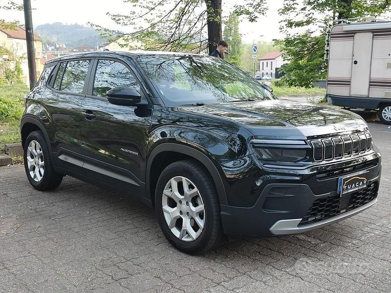 Käytetty Jeep Avenger Altitude 101 HP (74 kW) 2023 Musta Katumaasturi