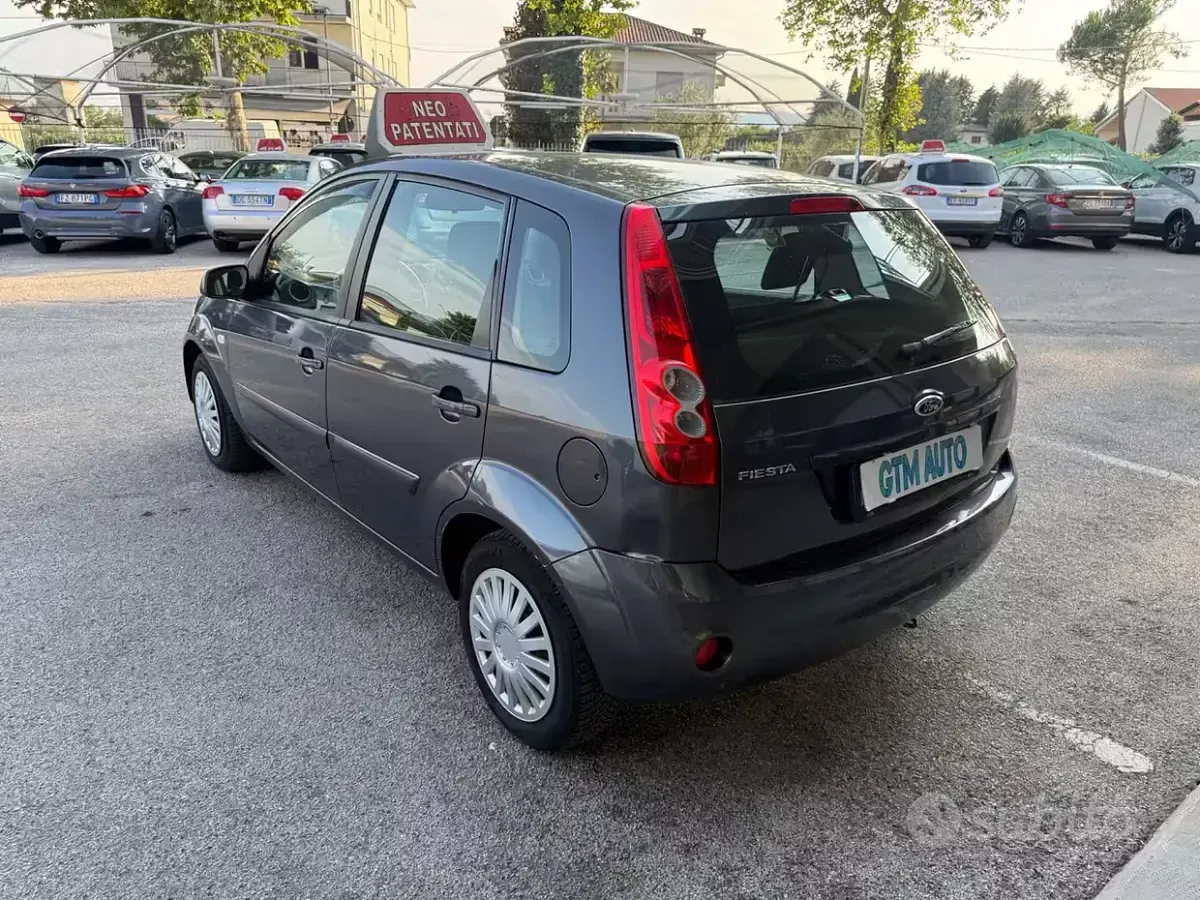 Usata Ford Fiesta 75 CV (55 kW) 2008 Blu Utilitaria