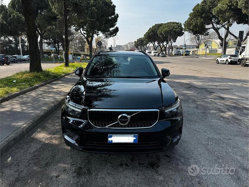 Usata Volvo XC40 Momentum 129 CV (94 kW) 2020 Nero SUV
