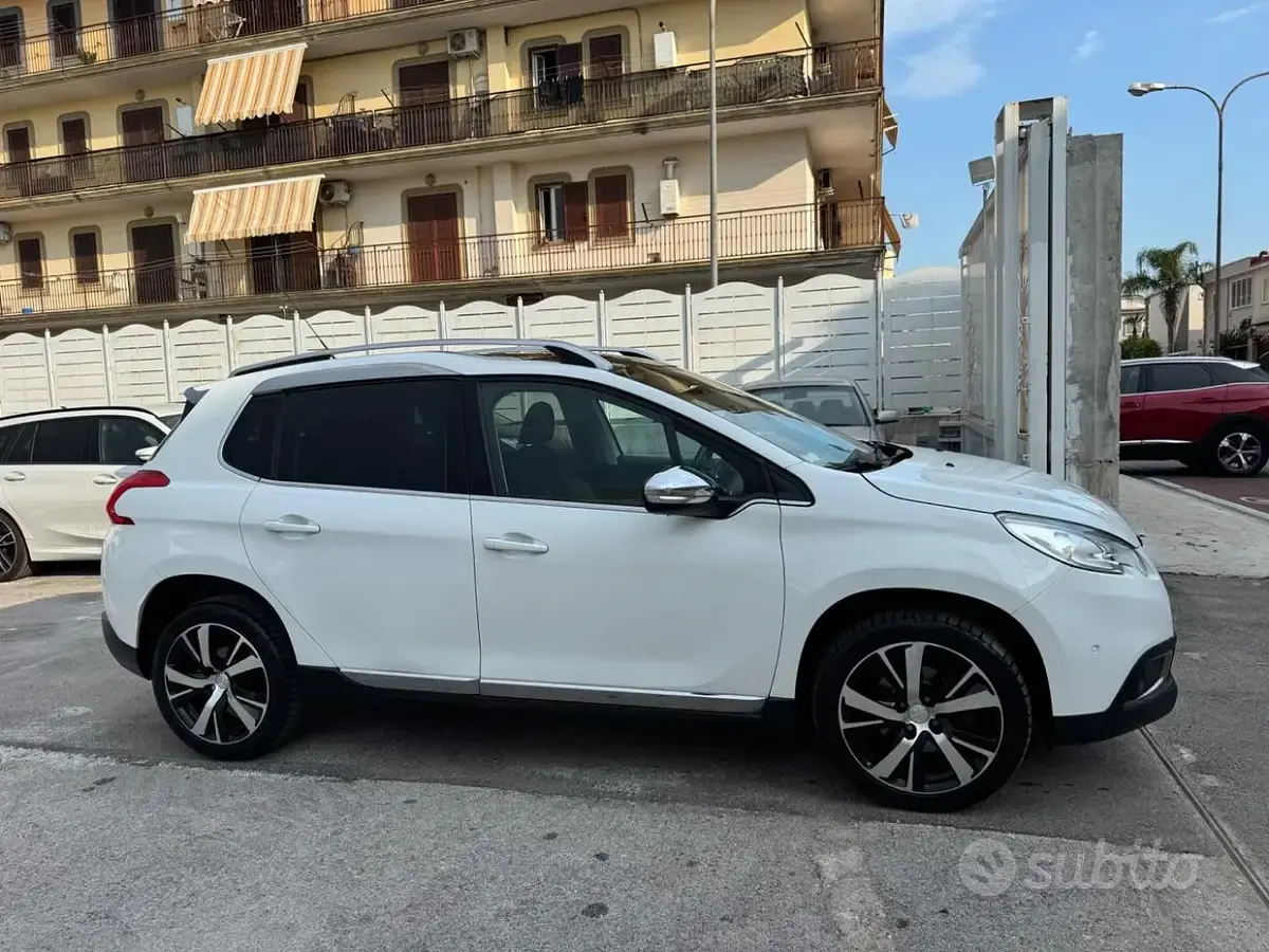 Usata Peugeot 2008 Allure 115 CV (84 kW) 2015 Bianco SUV
