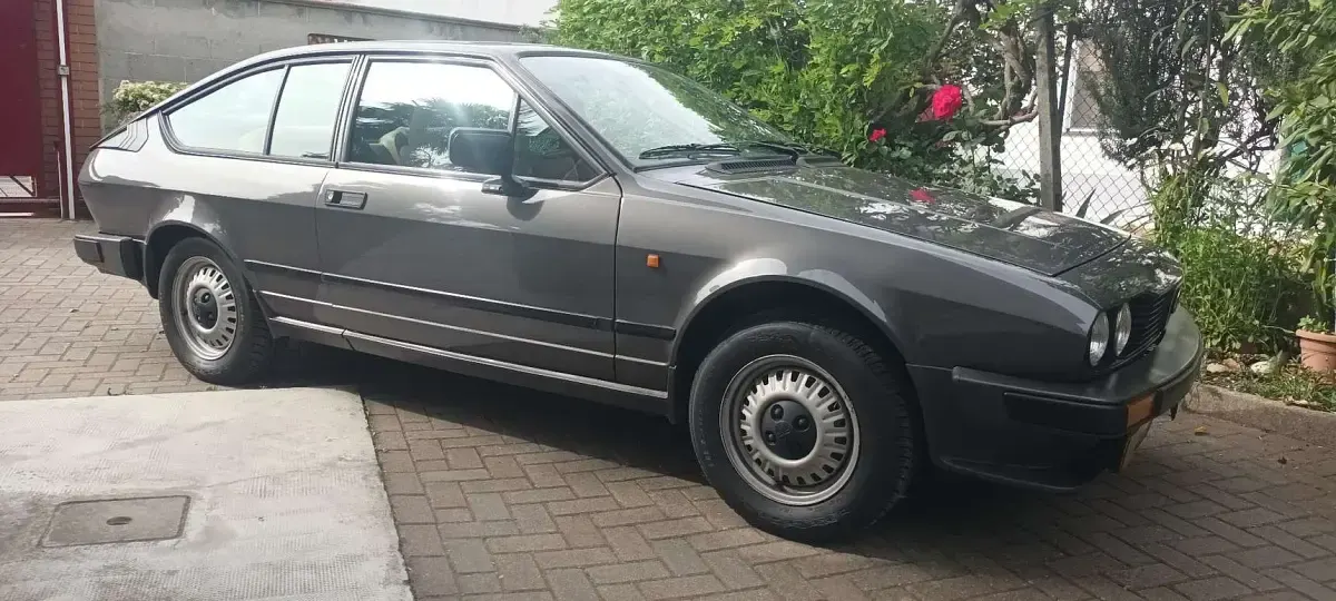Usata Alfa Romeo GTV 120 CV (88 kW) 1983 Grigio Coupé