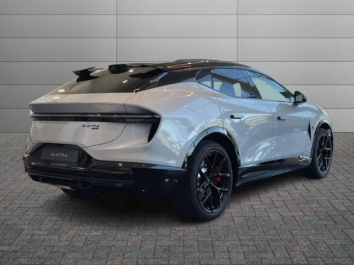 Nuova Lotus Eletre 139 kW (190 CV) 2026 Bianco zenit SUV