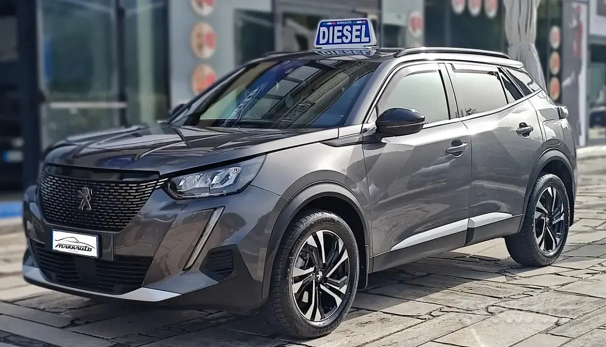Usata Peugeot 2008 Allure 131 CV (96 kW) 2023 Grigio SUV