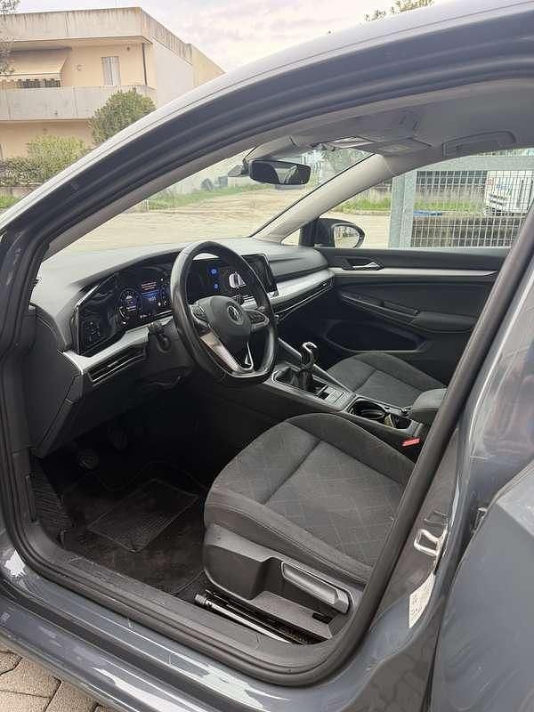 Usata VW Golf VIII Life 131 CV (96 kW) 2020 Berlina