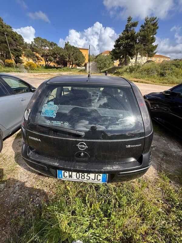 Usata Opel Corsa 80 CV (58 kW) 2005 Nero Utilitaria