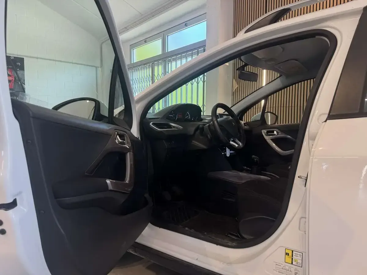 Usata Peugeot 2008 Active 99 CV (72 kW) 2015 Other SUV