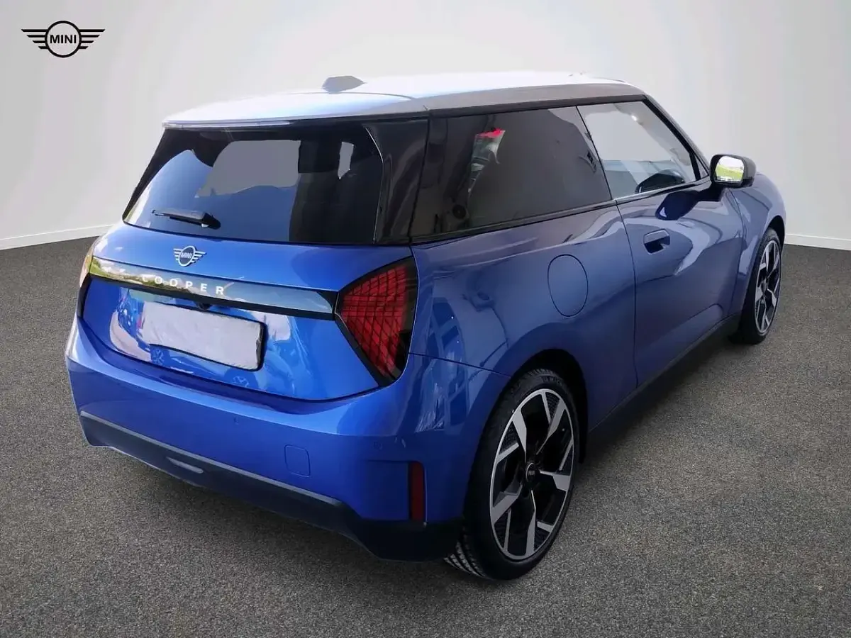 Usata Mini Cooper Classic 135 kW (184 CV) 2024 Blu/azzurro Utilitaria