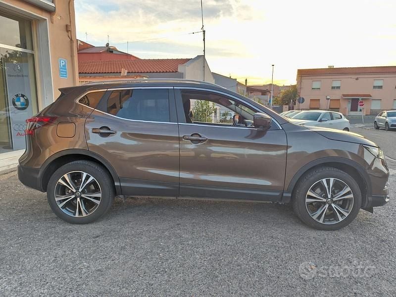 Usata Nissan Qashqai N-Connecta 116 CV (85 kW) 2018 Marrone SUV