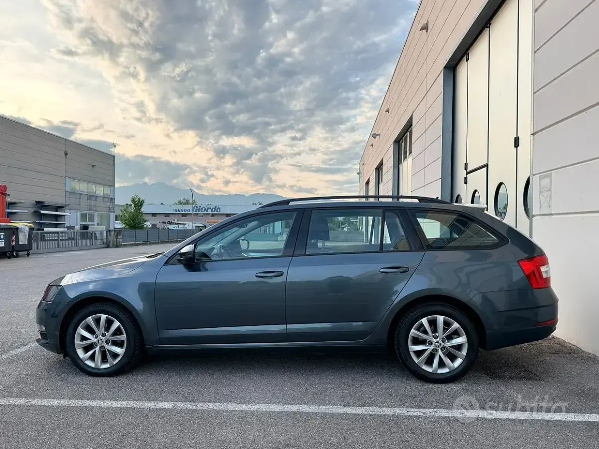 Usata Skoda Octavia Executive 116 CV (85 kW) 2018 Grigio Station wagon
