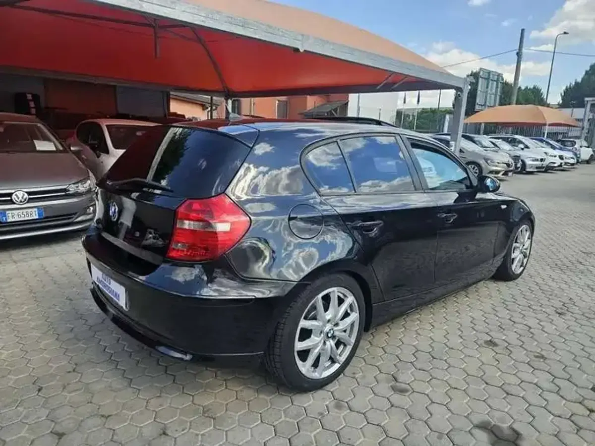 Usata BMW 116 122 CV (89 kW) 2008 Nero Utilitaria