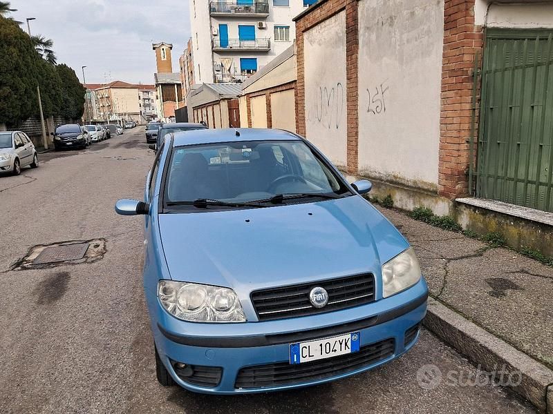 Usata Fiat Punto 60 CV (44 kW) 2004 Blu Utilitaria