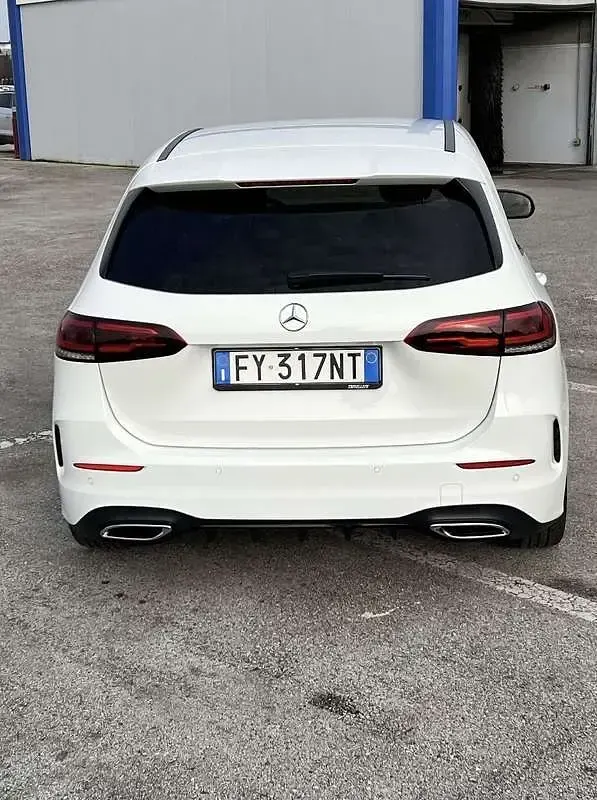 Usata Mercedes B200 Premium 150 CV (110 kW) 2019 Bianco Utilitaria