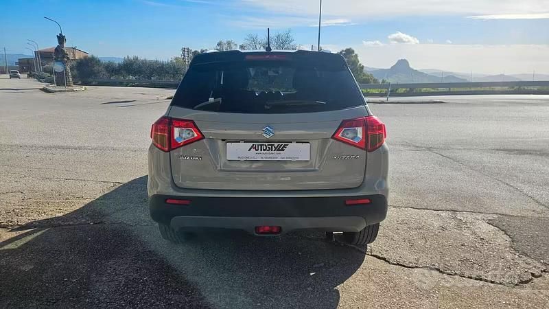 Usata Suzuki Vitara 120 CV (88 kW) 2015 Beige SUV