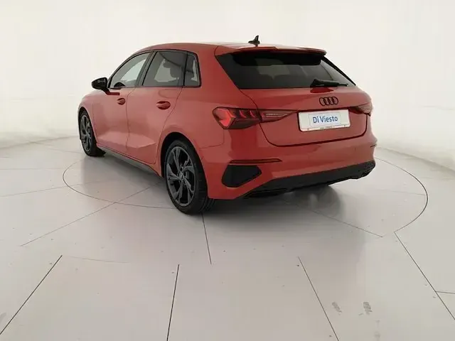Usata Audi A3 S-Line 150 CV (110 kW) 2023 Y1 rosso tango metallizzato Berlina