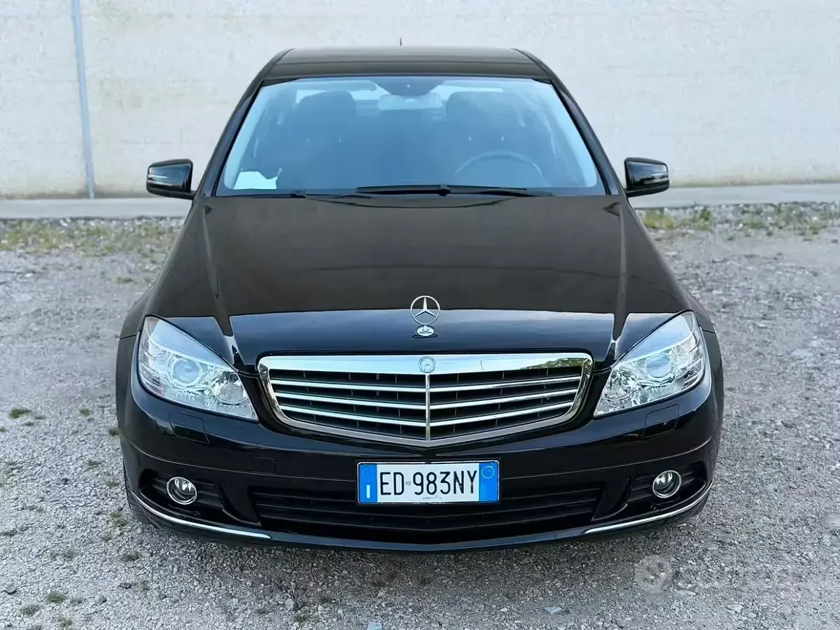 Usata Mercedes C200 136 CV (100 kW) 2010 Nero Berlina