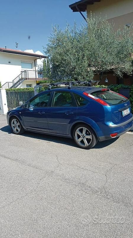 Usata Ford Focus 110 CV (80 kW) 2007 Blu Berlina