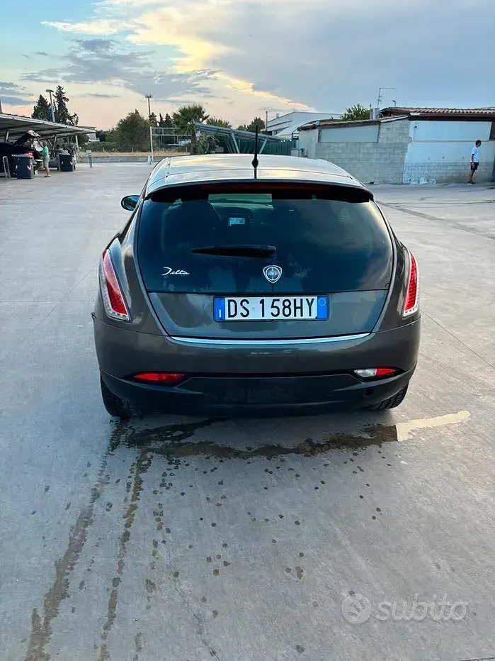 Usata Lancia Delta 120 CV (88 kW) 2008 Utilitaria