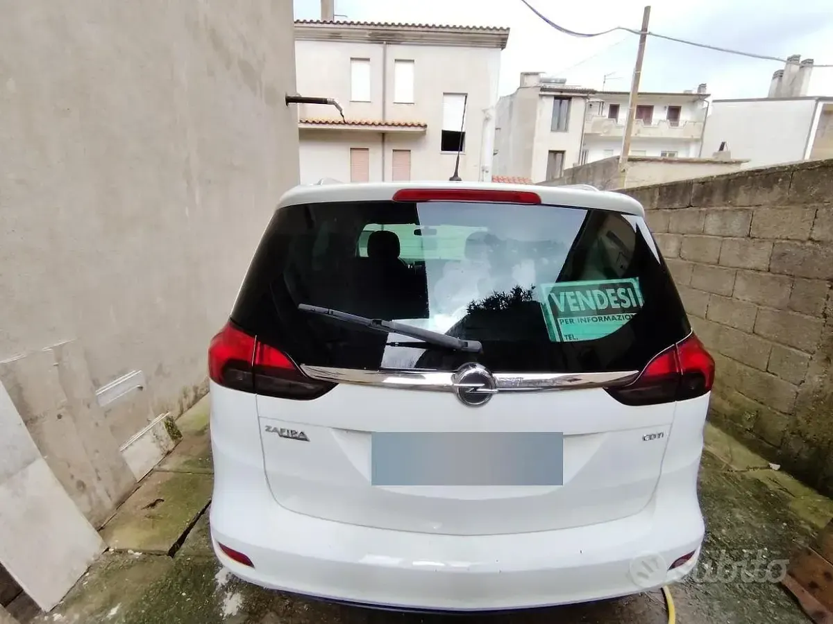 Usata Opel Zafira Tourer 110 CV (80 kW) 2012 Bianco Monovolume