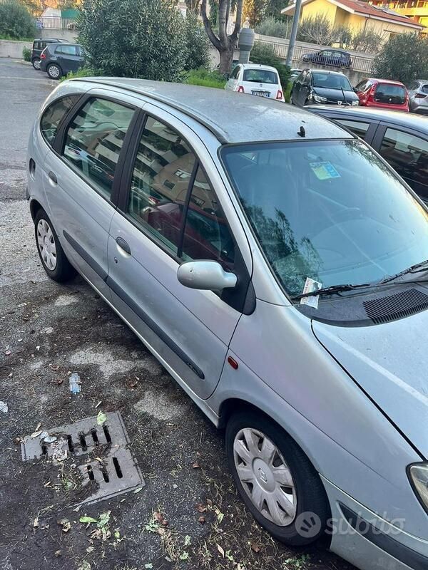 Usata Renault Scénic 100 CV (73 kW) 2002 Grigio Monovolume