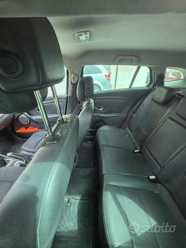 Usata Renault Mégane III 110 CV (80 kW) 2010 Grigio Station wagon