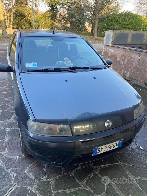 Grigio Usata 2001 Fiat Punto Due volumi | 700 € (Buon prezzo) - Immagine 1/4