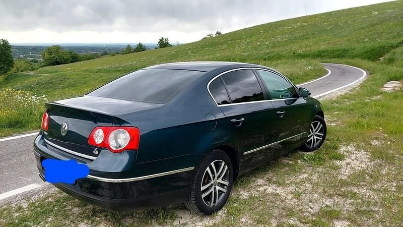 Usata VW Passat 105 CV (77 kW) 2008 Blu Berlina