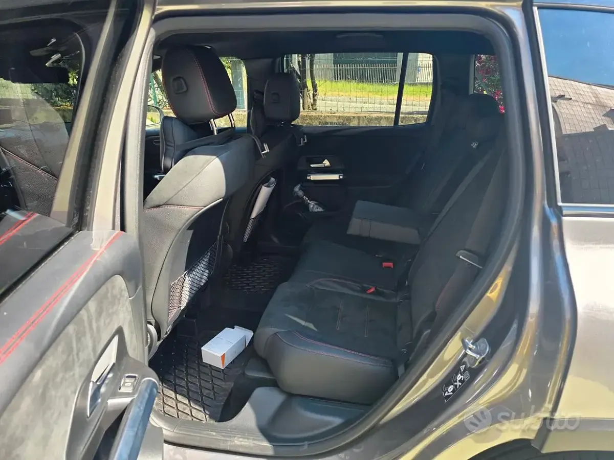Usata Mercedes GLB200 AMG line 150 CV (110 kW) 2024 Grigio SUV