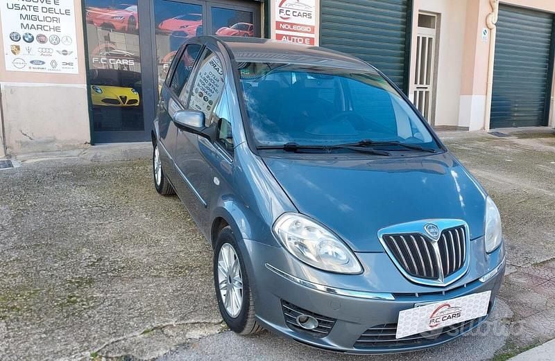 Usata Lancia Musa 95 CV (69 kW) 2011 Grigio Monovolume
