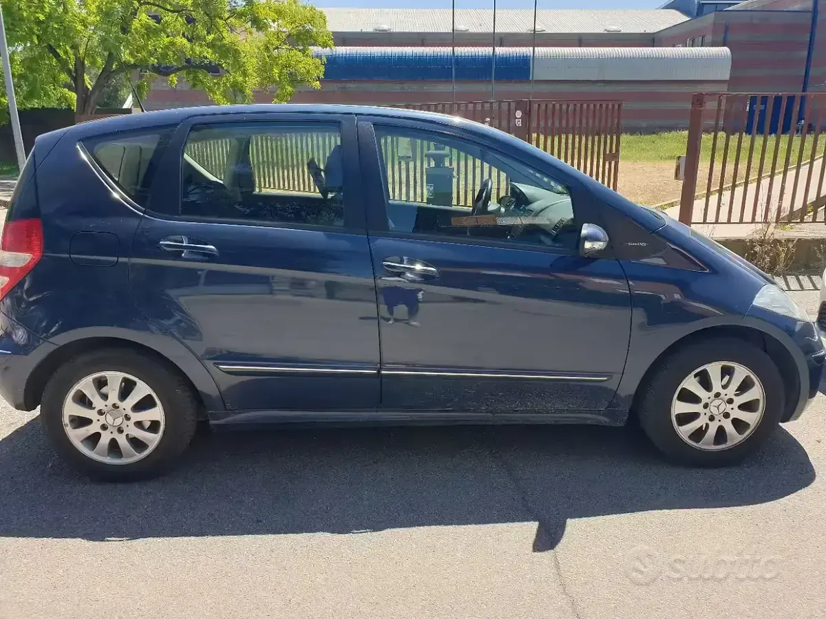 Usata Mercedes A180 Elegance 109 CV (80 kW) 2007 Blu Berlina