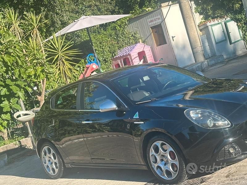 Nero Usata 2013 Alfa Romeo Giulietta Quadrifoglio Verde Tre volumi | 14.000 € - Immagine 1/1